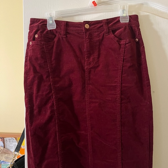 Burgundy Corduroy skirt size 6 - Picture 2 of 3